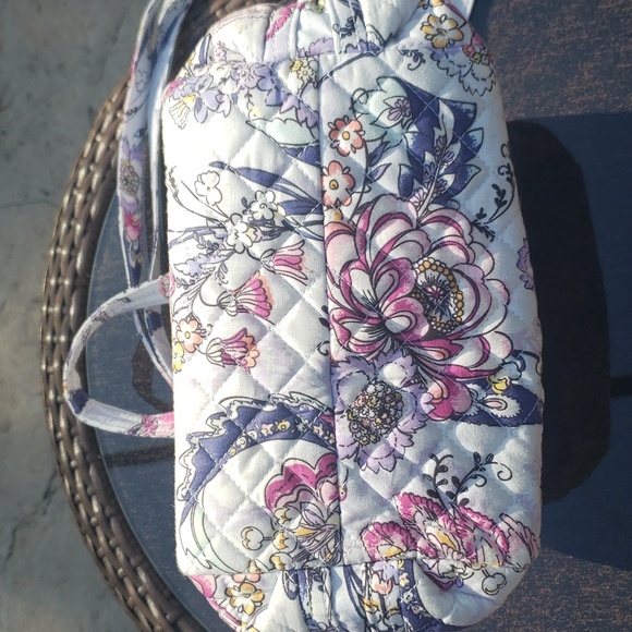Super roomy and feminine Vera Bradley purse - Picture 8 of 8